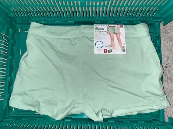 Short taille 46/48 neuf