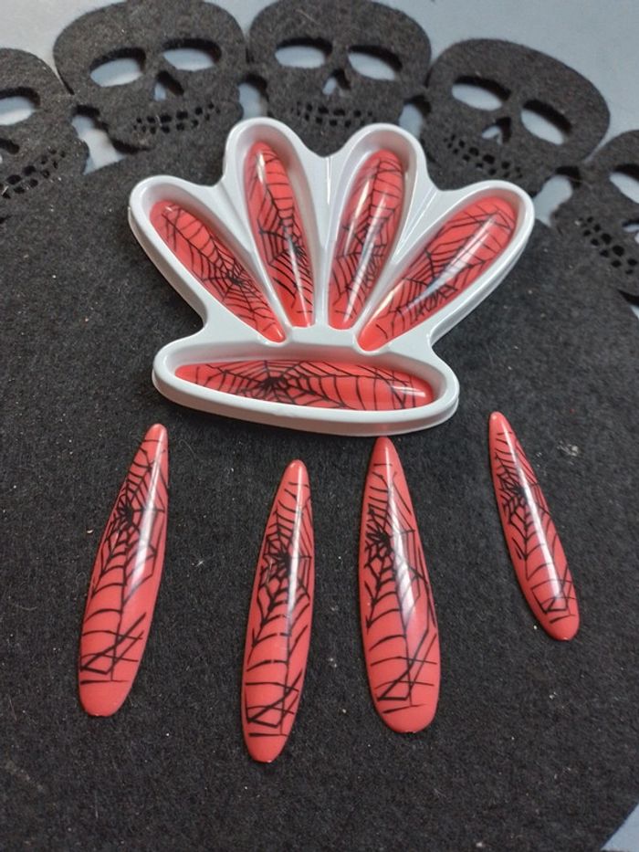 Faux ongles rouges Halloween