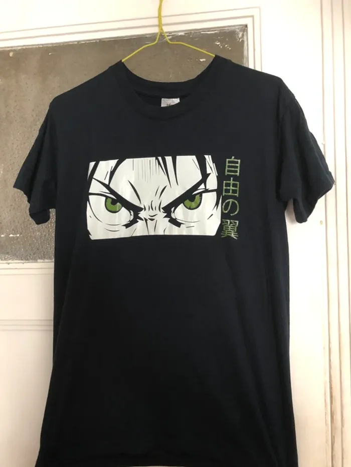 T shirt enfant/ado « L’attaque des titans » taille 12-14 ans