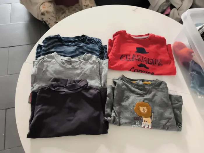 Lot t shirts