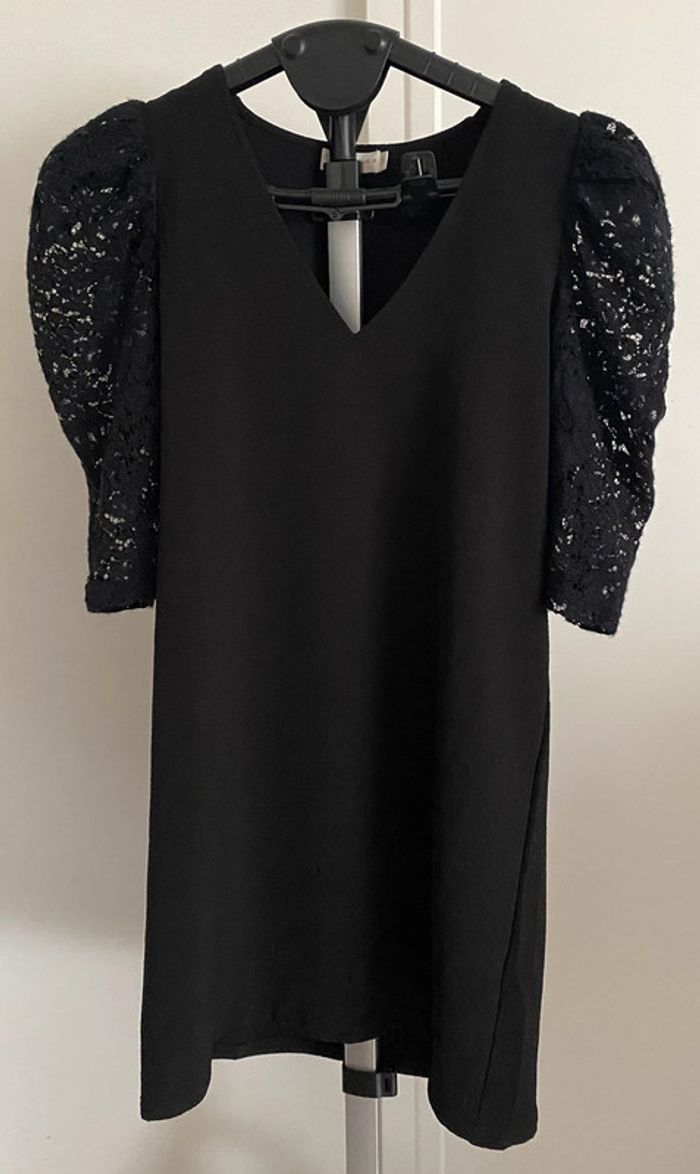 Robe Chic Droite Avec Dentelle Taille M