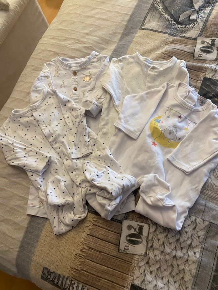 4 pyjama mixte TBE taille 6 mois