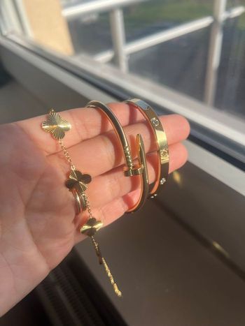 Magnifique lot bracelets trèfles en acier plaqués or 
