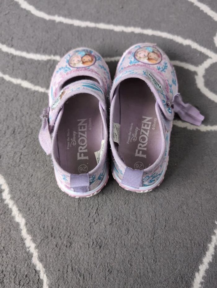 Pantoufles "Frozen" taille 26 - photo numéro 4