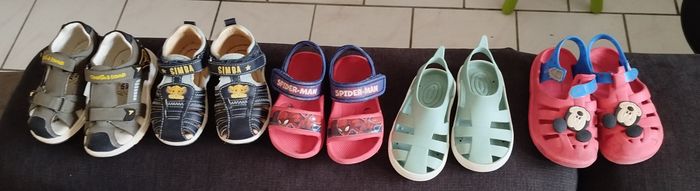 Lot chaussures 22