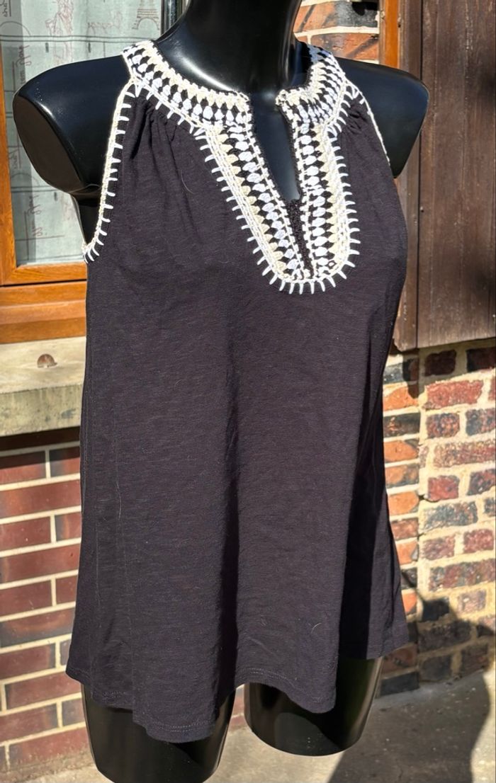 🖤 Top noir col V avec broderie ethnique – Taille 0 (36) - photo numéro 2