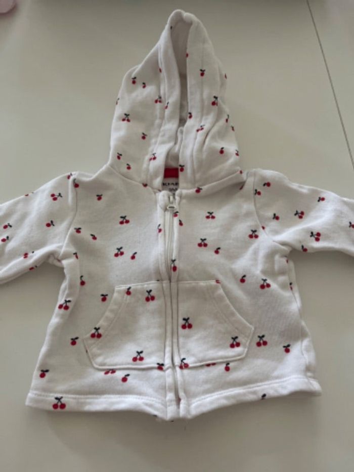 Sweat à capuche cerise