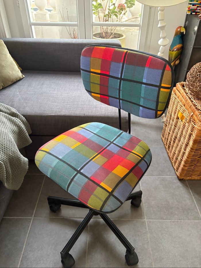 Chaise de bureau à roulettes année 90 multicolore - très bon état - photo numéro 6