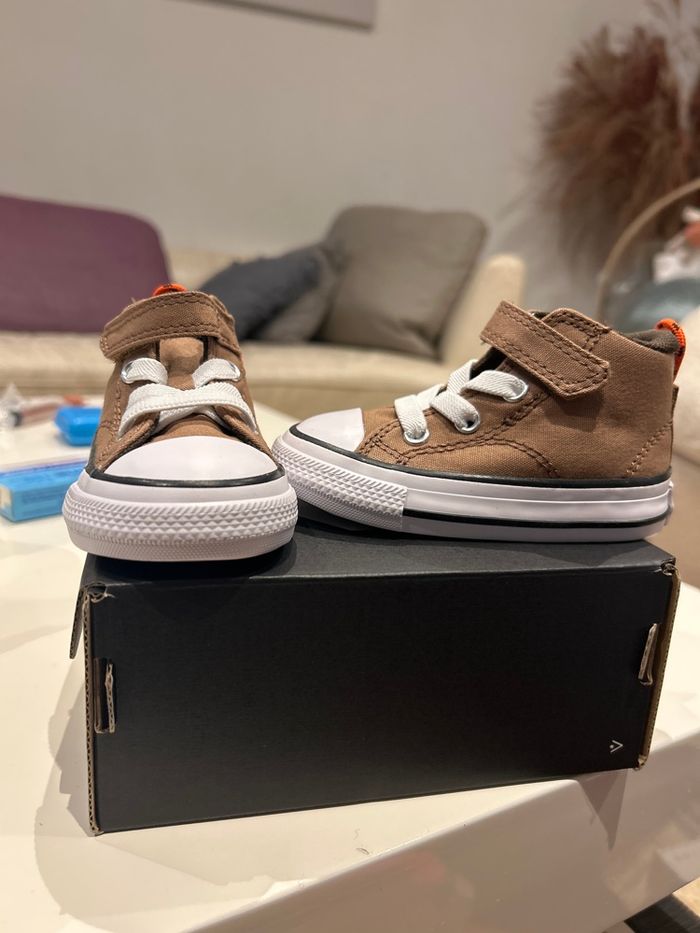 Basket pour bébé converse - photo numéro 2