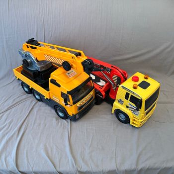 Lot 2 véhicules camions d’environ 50cm