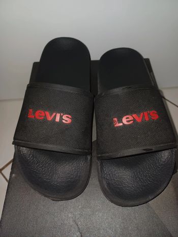 Superbes claquettes Levi's pointure 33