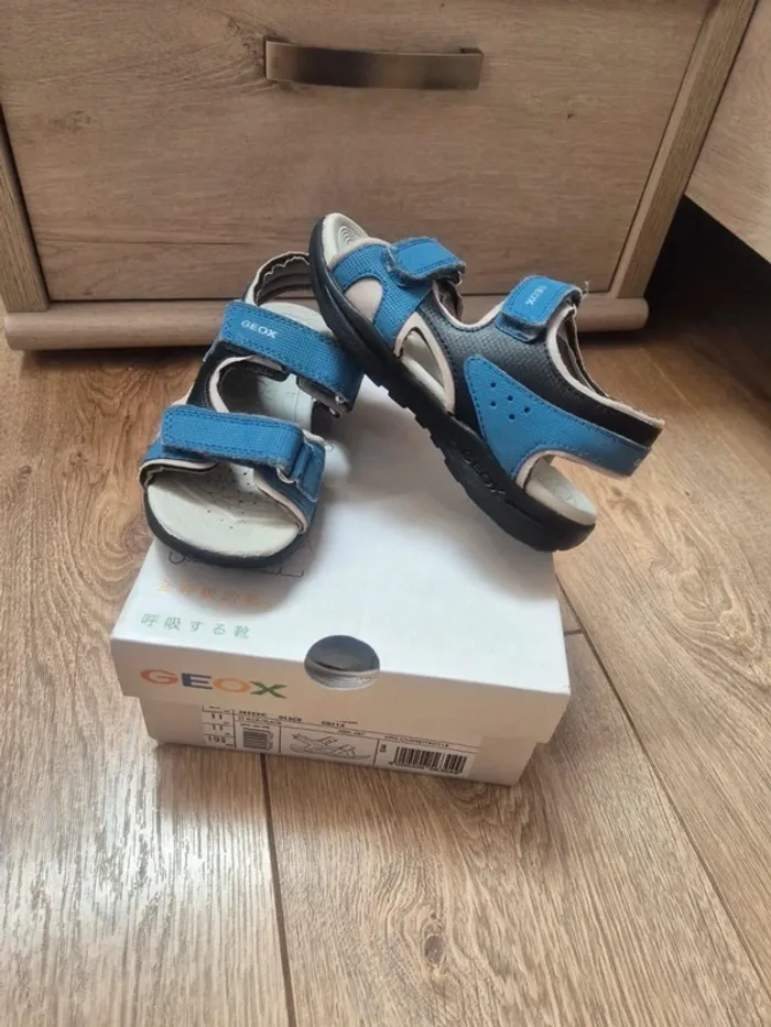 Chaussures sandales / nu-pieds Geox bleues pointure 29 en excellent état