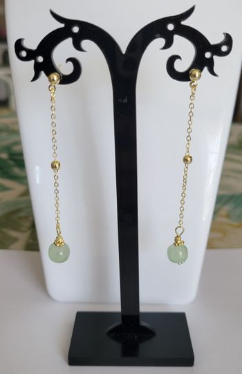BOUCLES D'OREILLES LONGUES DORE PERLE VERTE CLAIRE ! NEUVE !