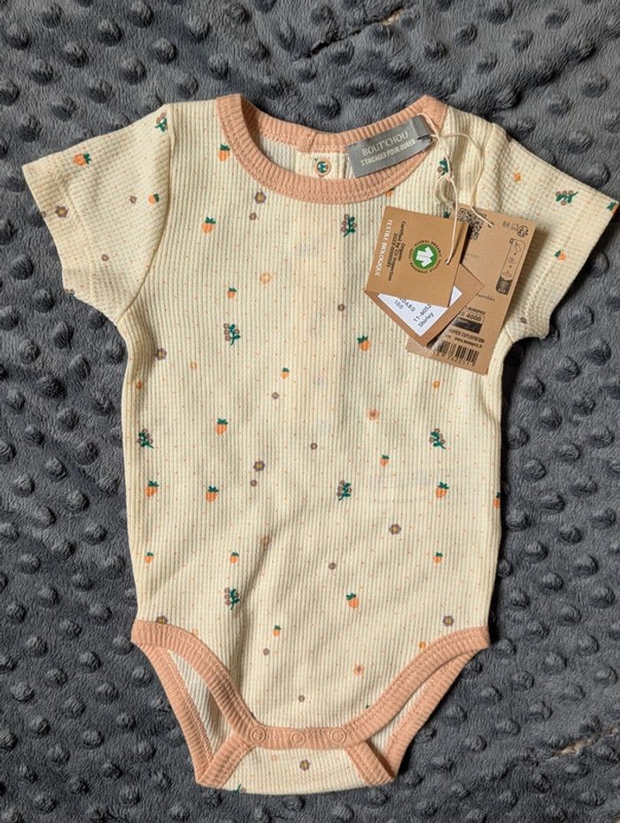 ensemble bébé bout'chou - body fraises et fleurs & pantalon velours - taille 3 mois - neuf ! - photo numéro 2