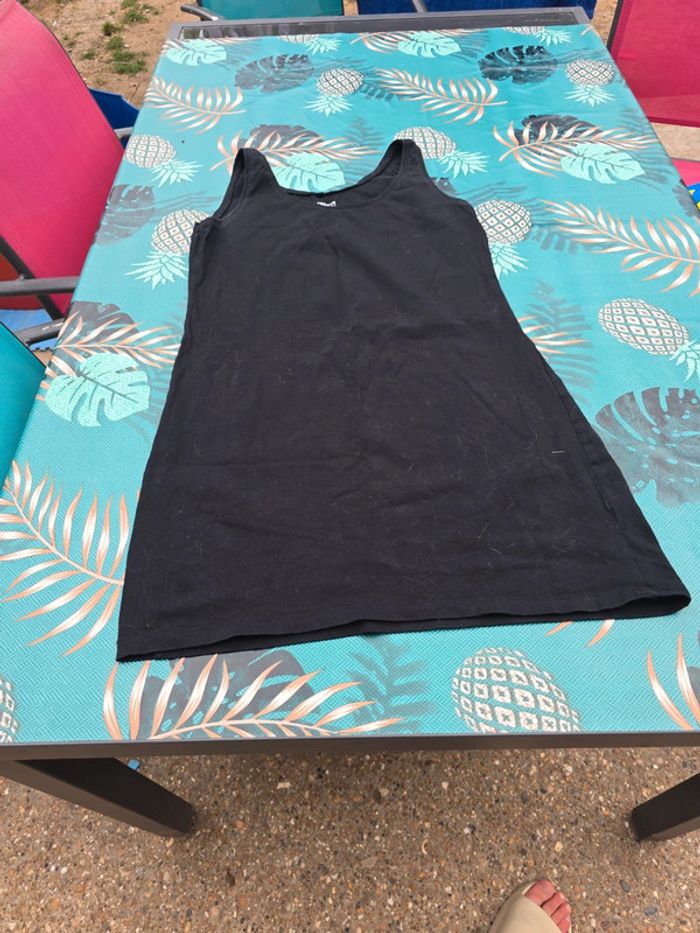 Debardeur ou robe noire