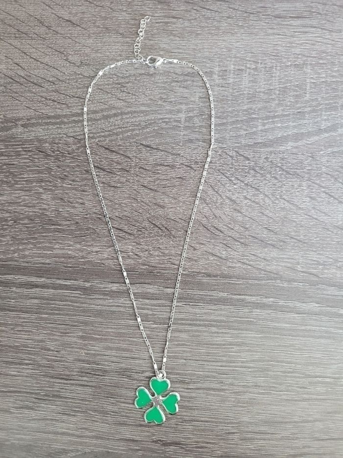 Neuf collier avec trèfle à 4 feuilles - photo numéro 2
