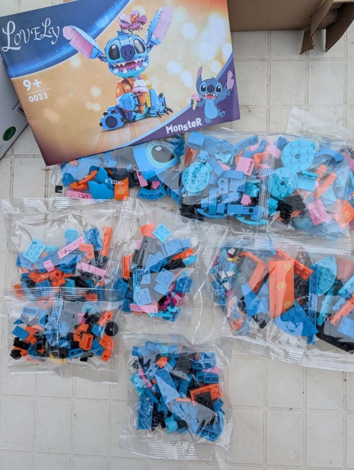 Jeu de construction Stitch + Père Noël Chibi Décoration – amusant et créatif - photo numéro 3