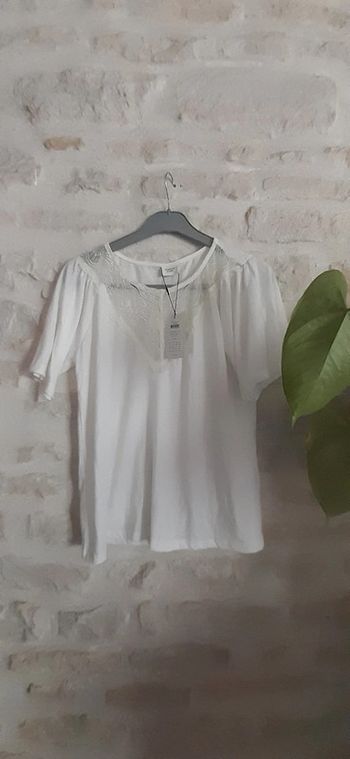 Haut blanc neuf avec étiquette taille L