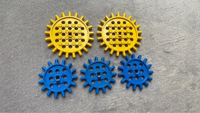 Lot de 5 roues lego Technic gear expert builder15 et 21 tooth with axel hole