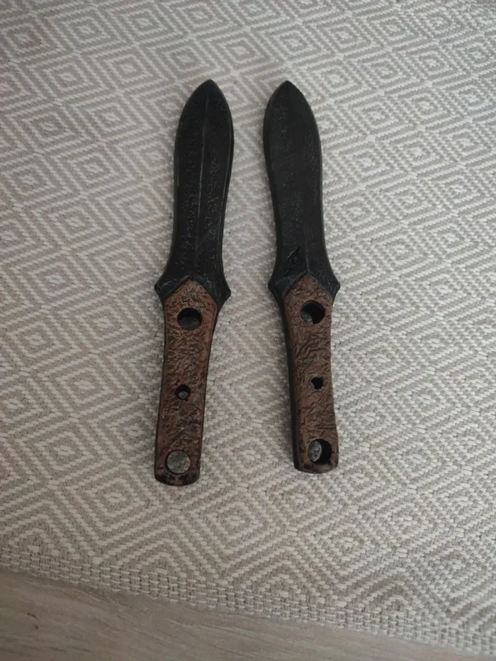 Deux couteaux silicone pour déguisements