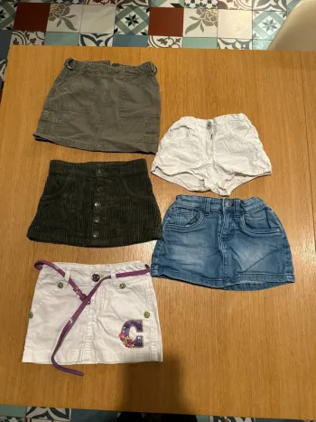 Lot 4 jupes + 1 short