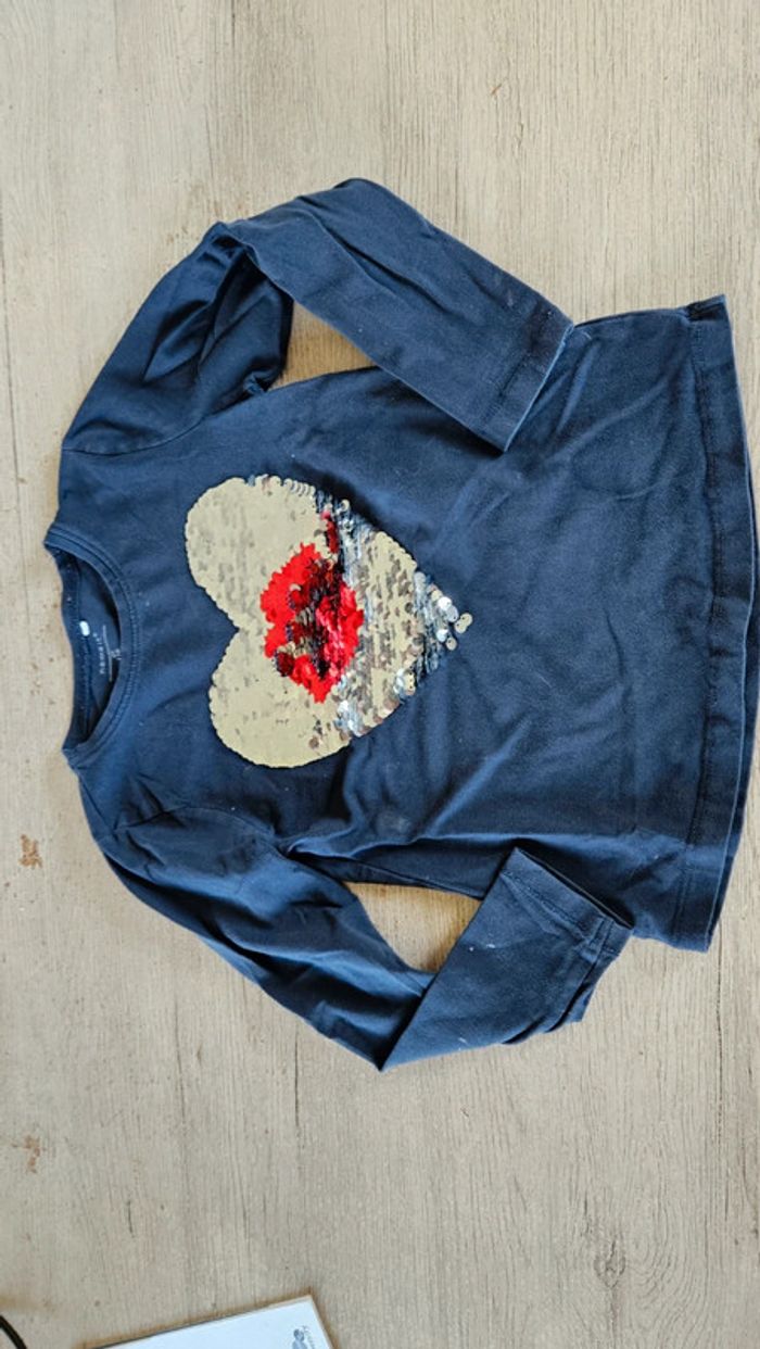 T shirt à manches longues, bleu foncé avec coeur en sequins, Name It, 6 ans, peu mis - photo numéro 3