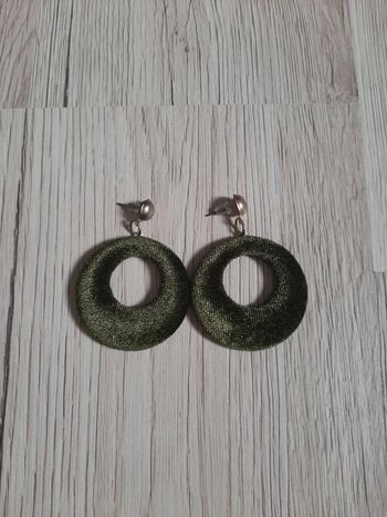 Super paire de boucles d'oreilles