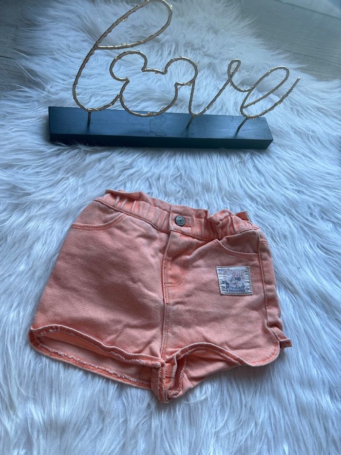 Très beau short orange 🍊 🥰 minnie Disney taille 3 ans