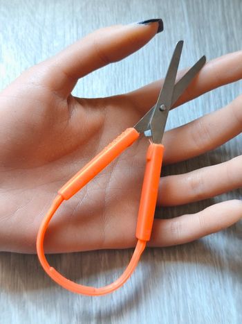 Ciseaux à boucle orange
