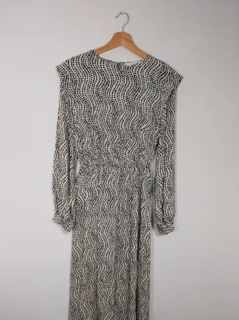 Robe longue blanche avec pois noires 38