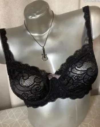 Dentelle noire très sexy