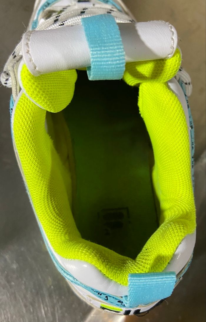 Paire de basket couleur blanche bleu et verte bon état taille 35 marque fila - photo numéro 5