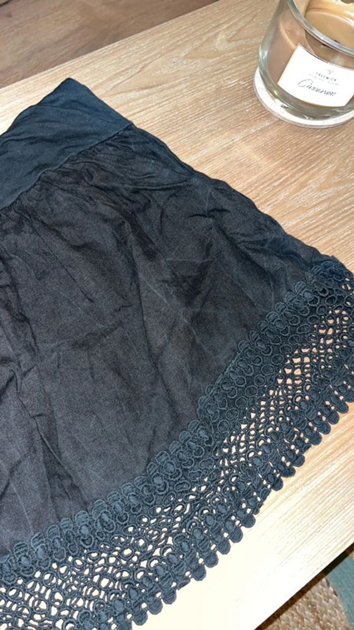 Jupe noire - photo numéro 2