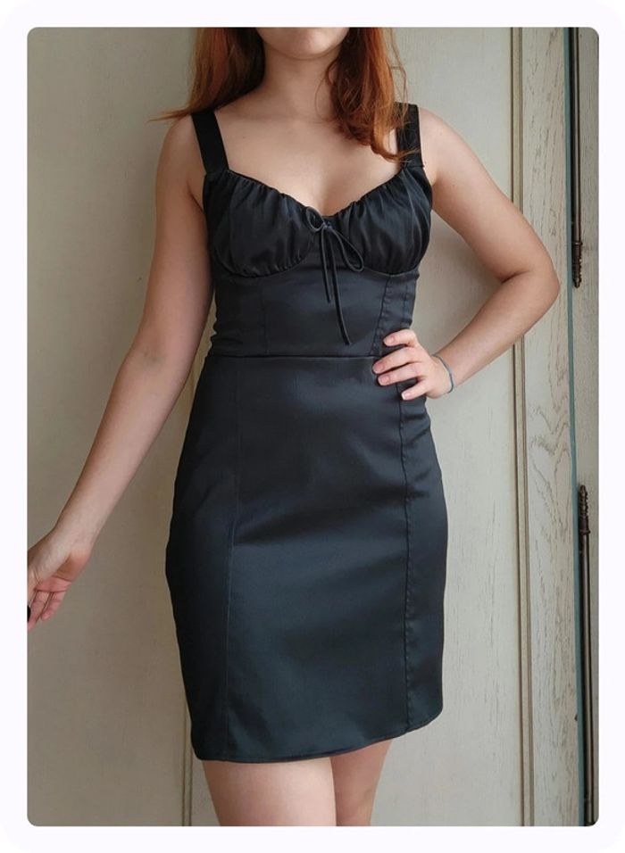 Robe noire satinée ajustée Bershka - photo numéro 3