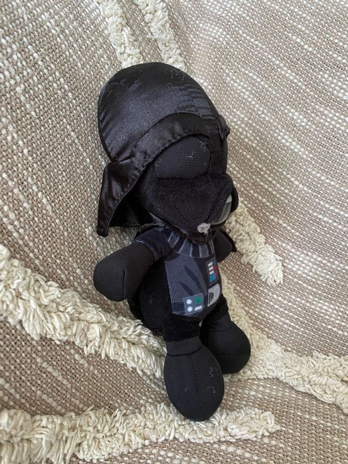 Peluche doudou 22cm Disney Star Wars Dark vador noir très bon état - photo numéro 2