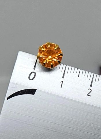 Paire de boucles d'oreilles.
Neuve.