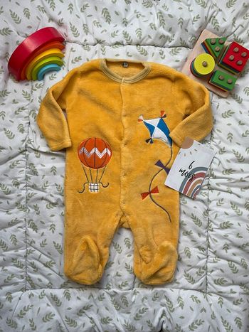 pyjama grenouillère en polaire jaune ouverture devant 6 mois