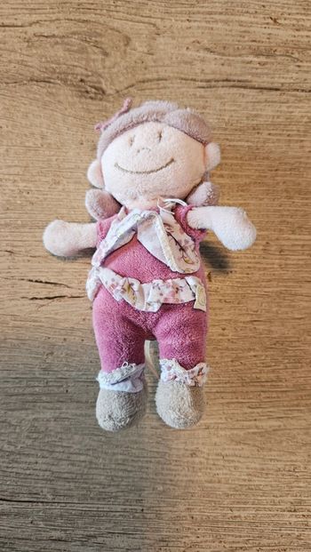 Poupée rose et mauve Kenza de Noukie s, 15 cm