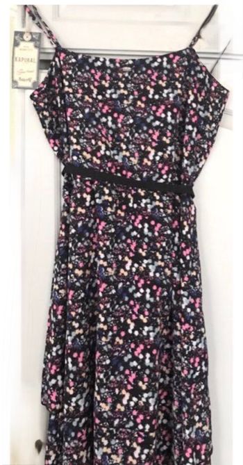 Très belle robe KAPORAL taille L (40) noir avec dessins colorés 