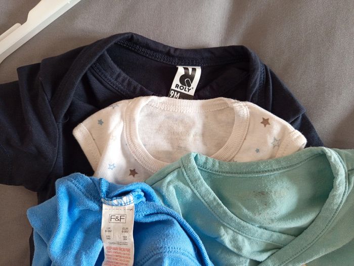 Lot bodies 9 mois - photo numéro 2