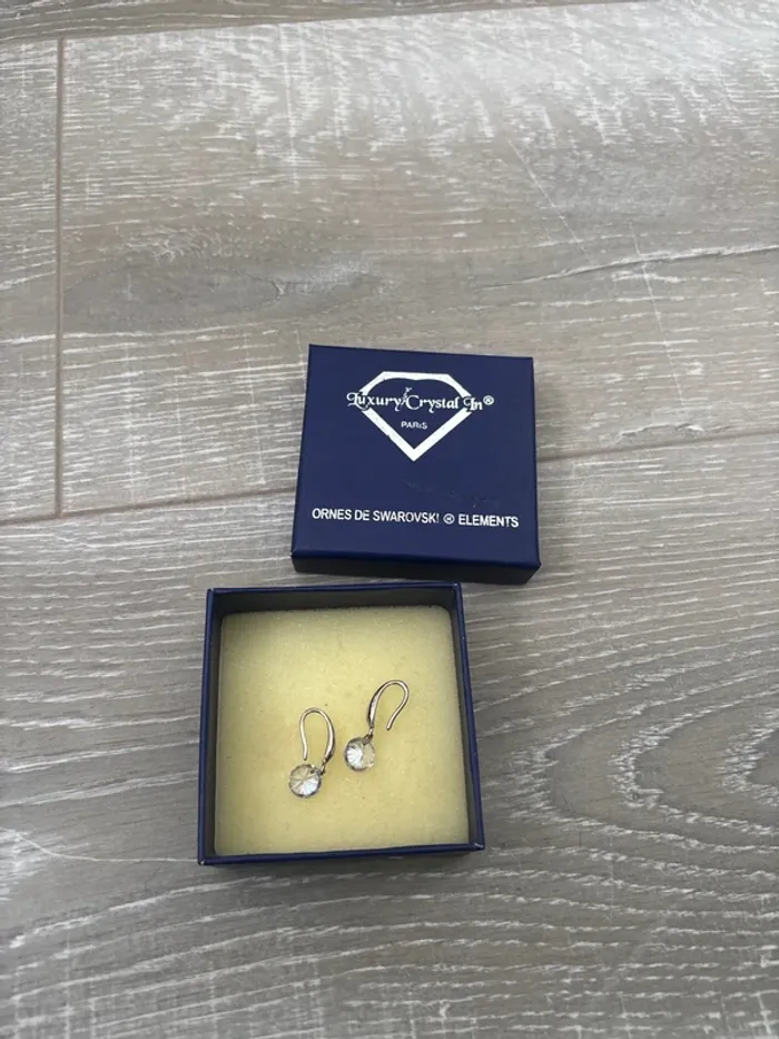 Boucles d oreilles avec Swarovski