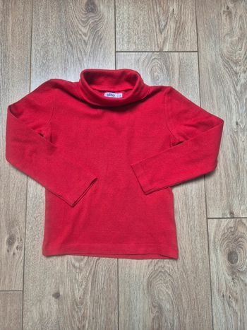 Sous-pull gémo rouge uni 5 ans en très bon état