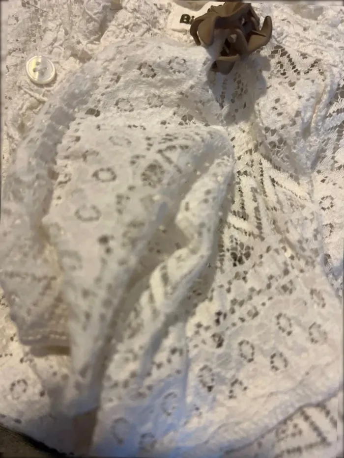 Haut à dentelles parisien chic - neuf - bizzbee - taille xs - photo numéro 3