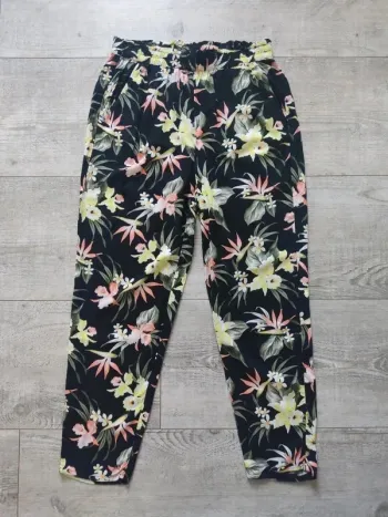 Pantalon sarouel noire motifs fleurs tropicales multicolores avec poches taille 40 H&M