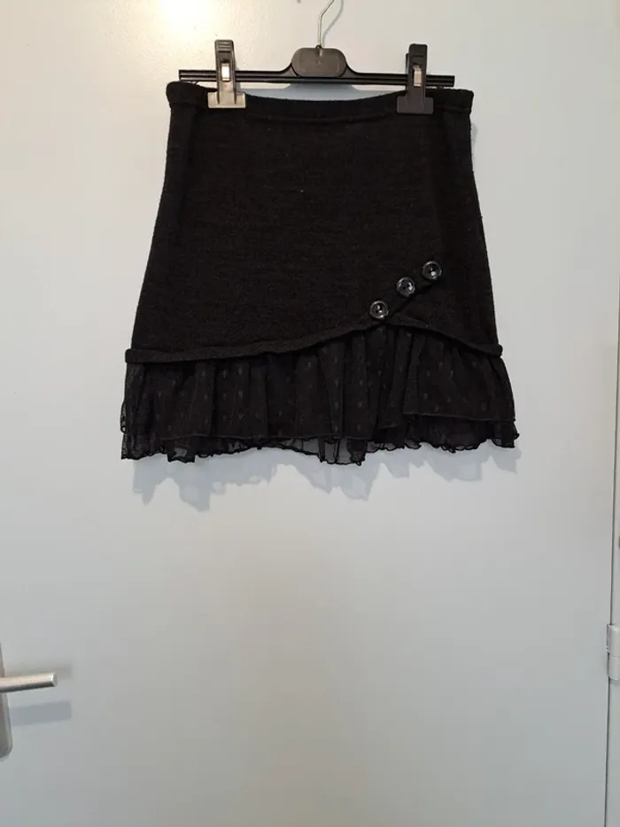 Jupe noire avec volants