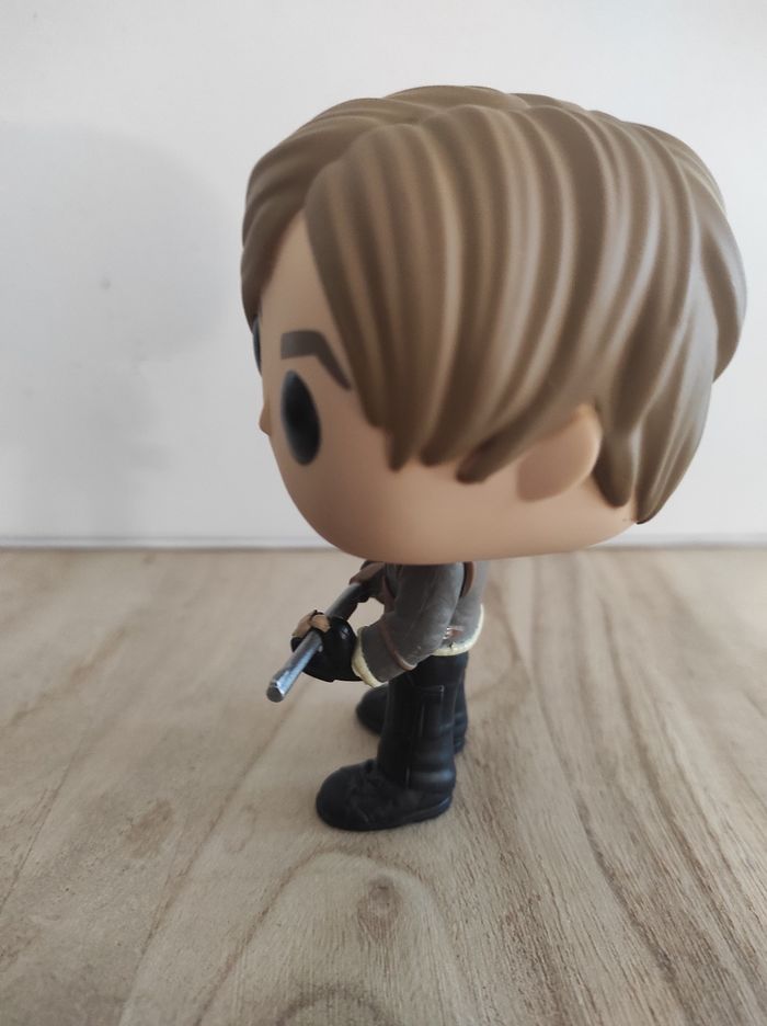 Figurine Funko pop Leon S Kennedy 156 SANS boîte ( Resident Evil ) - photo numéro 4