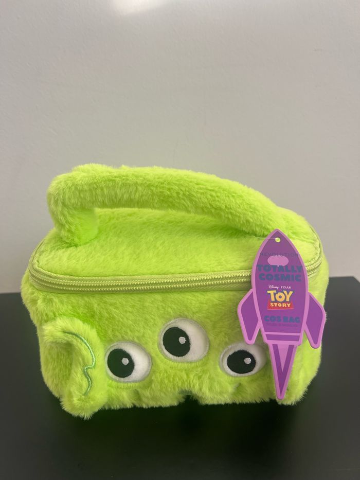 Trousse de toilette Makeup Revolution x Toy Story Alien Bag - photo numéro 3