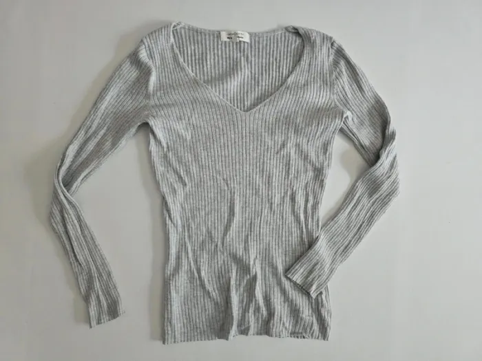 Pull gris col V cache cache