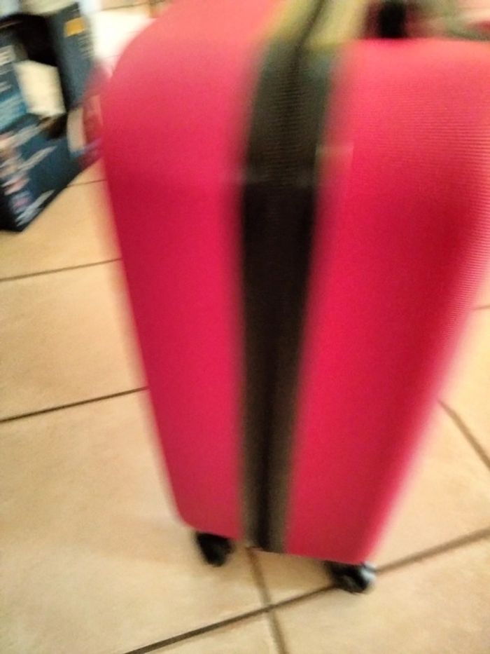 Valise neuve unie rouge tête de chien taille S 4 roues travel's - photo numéro 2