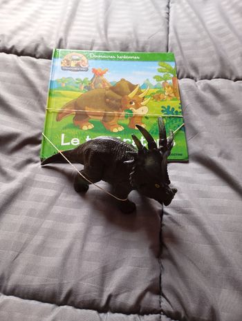Livre Triceratops avec figurine